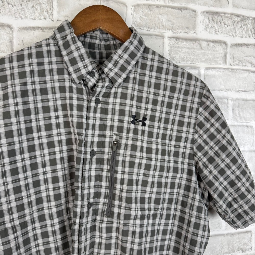 Under Armour HeatGear sz Medium Grey Plaid Short Sleeve Button Down Shirt Pocket